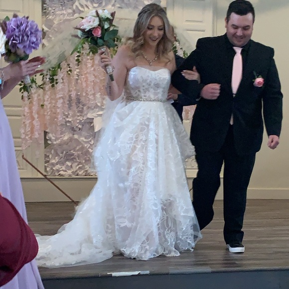 Vera wang wedding gown - Picture 2 of 6